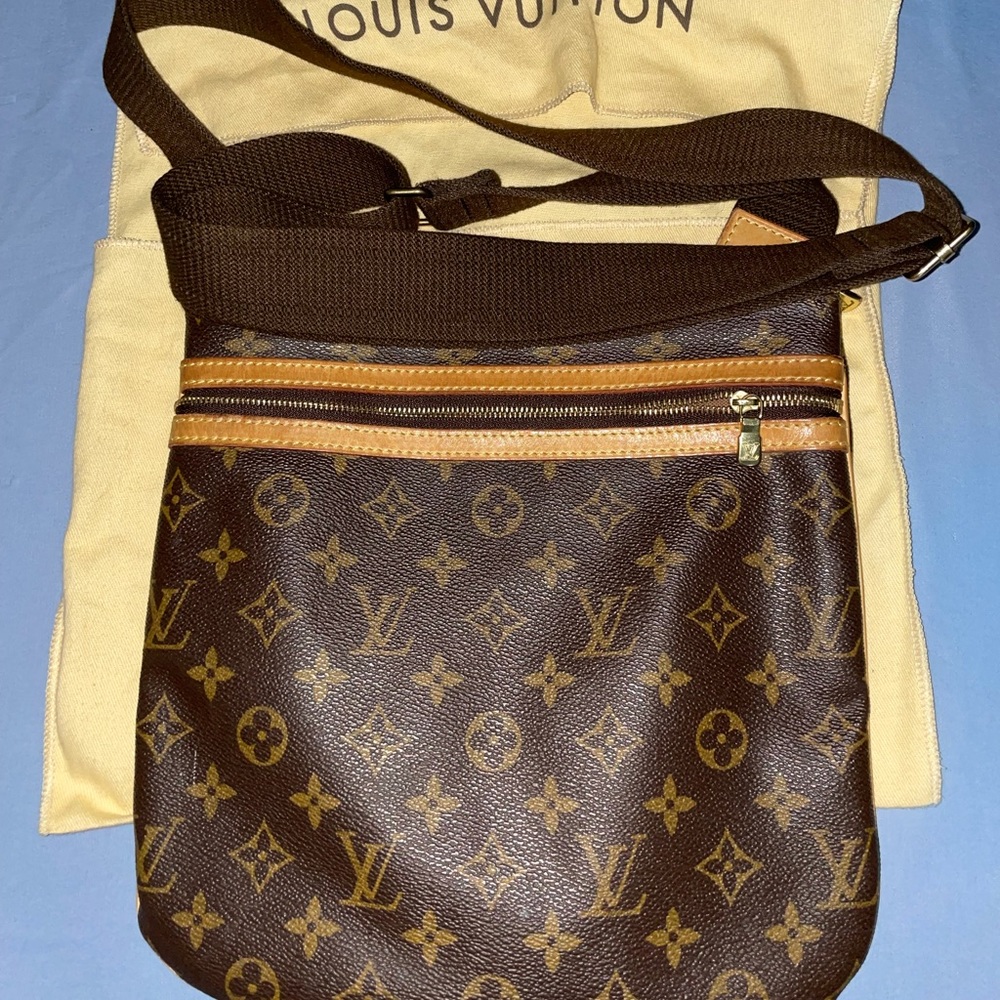 Louis Vuitton messenger